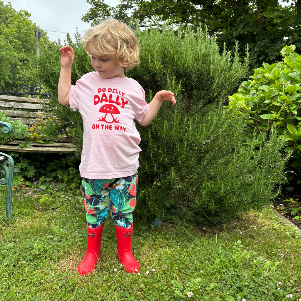 Do Dilly Dally On The Way Kids T-shirt