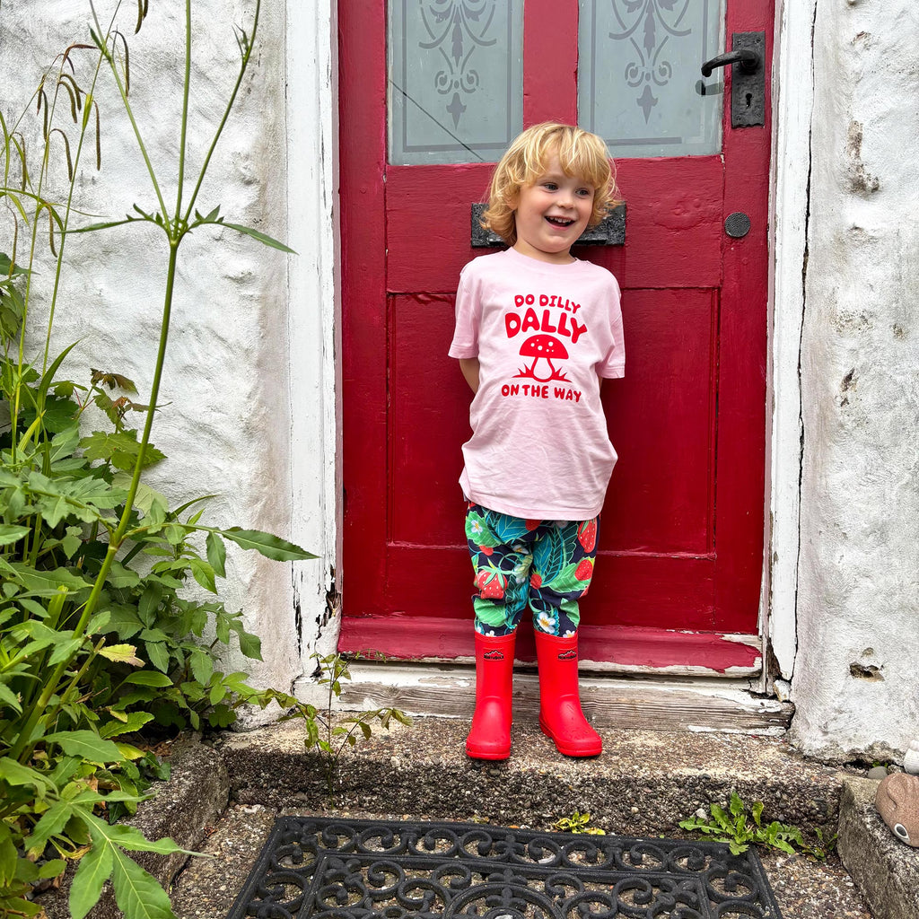 Do Dilly Dally On The Way Kids T-shirt
