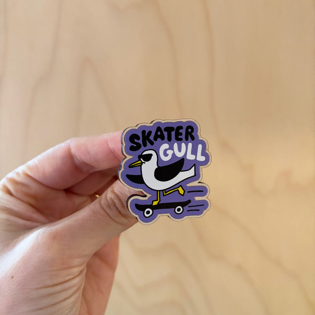 Skater Gull Wooden Pin